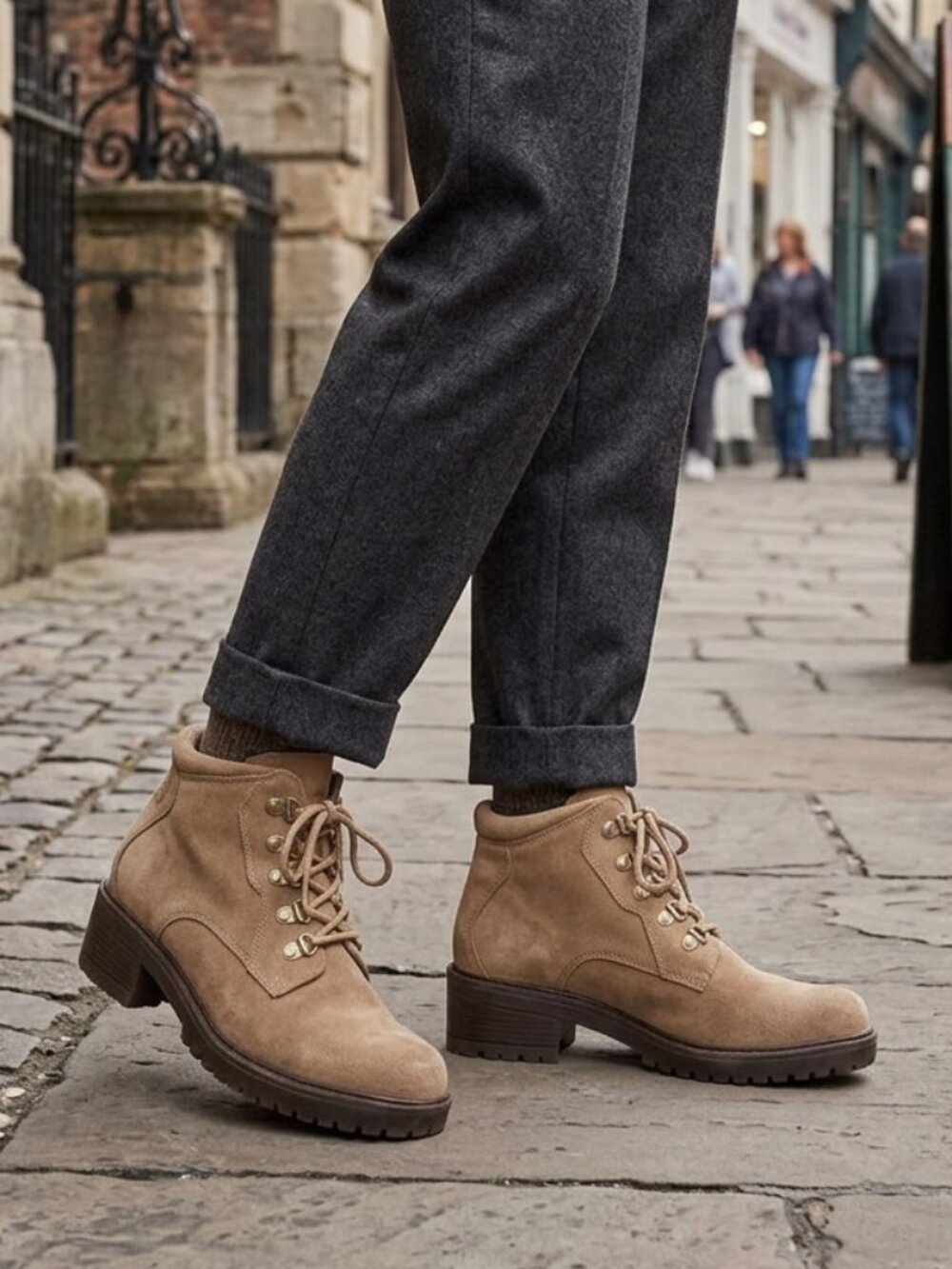 Totes Burnished Tan Leather Lace-up Ankle Boots